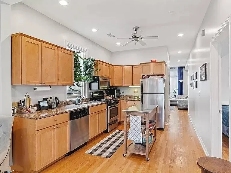 2717 N Artesian Ave #2 — Photo 5