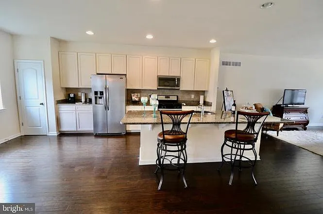 145 Time Cir — Photo 14