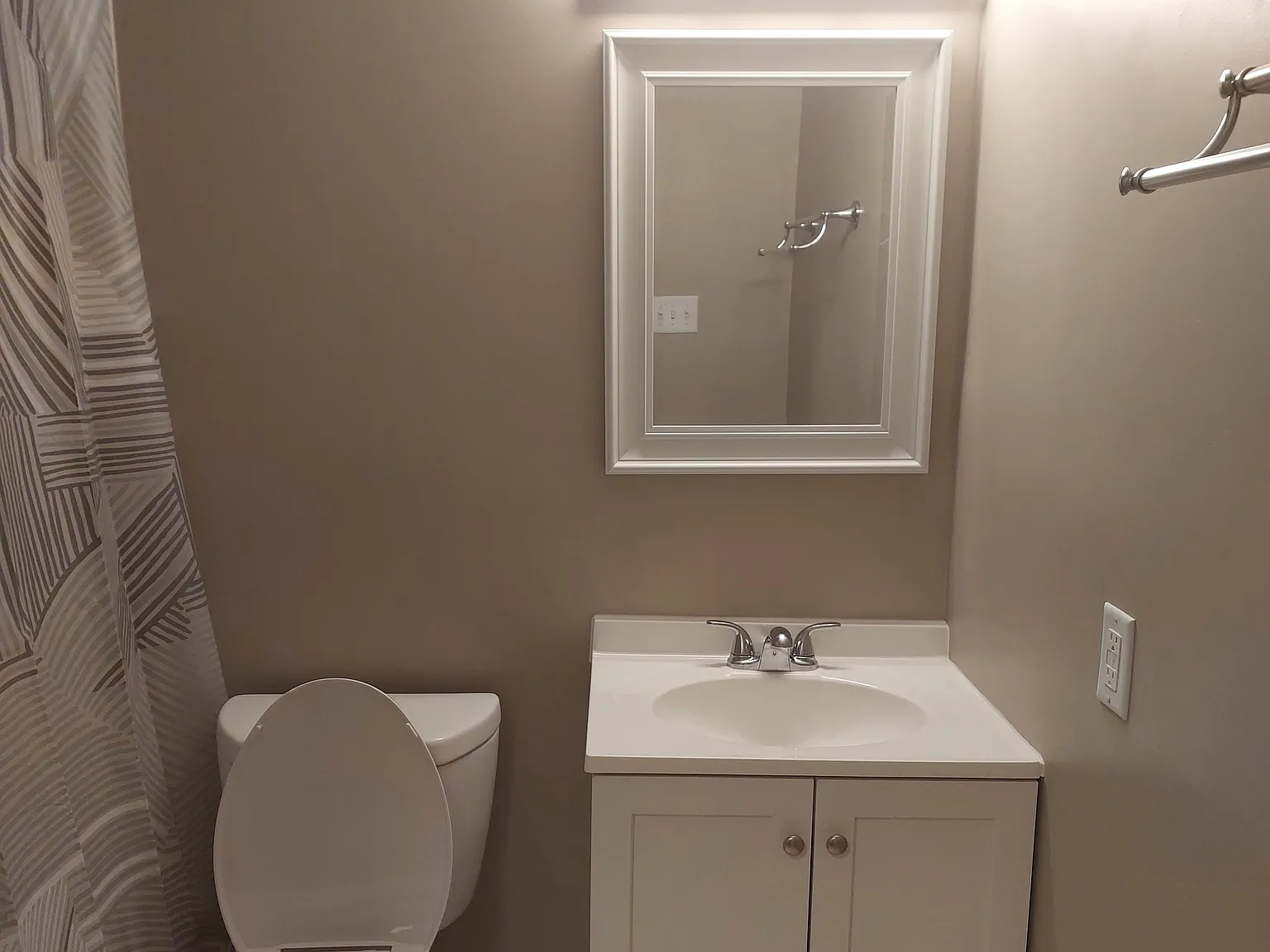 3 bed, 936 sqft, $1,450 — Photo 1