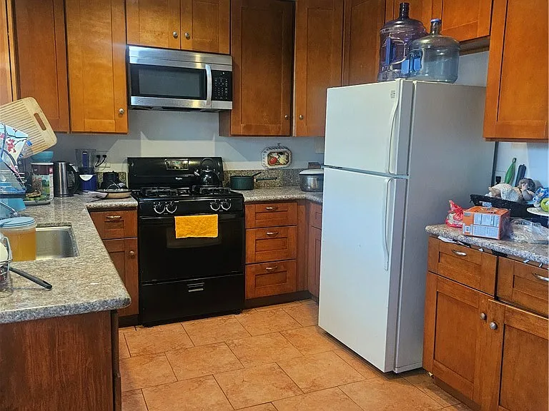 2546 E Park Ln — Photo 2