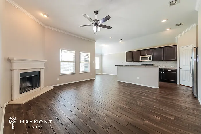 4 bed, 2.0 bath, 1831 sqft, $2,145 — Photo 3