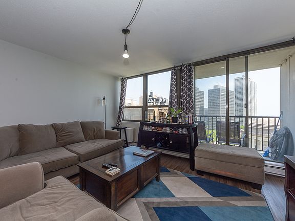 3rd image of 2740 N Pine Grove Ave APT 14E