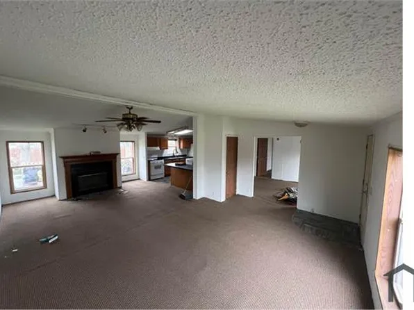105 S Fourth Cross St, Mechanicsburg, IL 62545