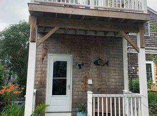 8 Johnson Ct, Newport, RI 02840