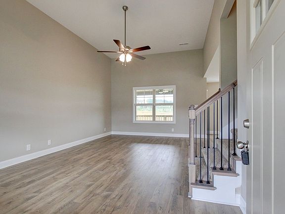 4th image of 221 Ardell Dr