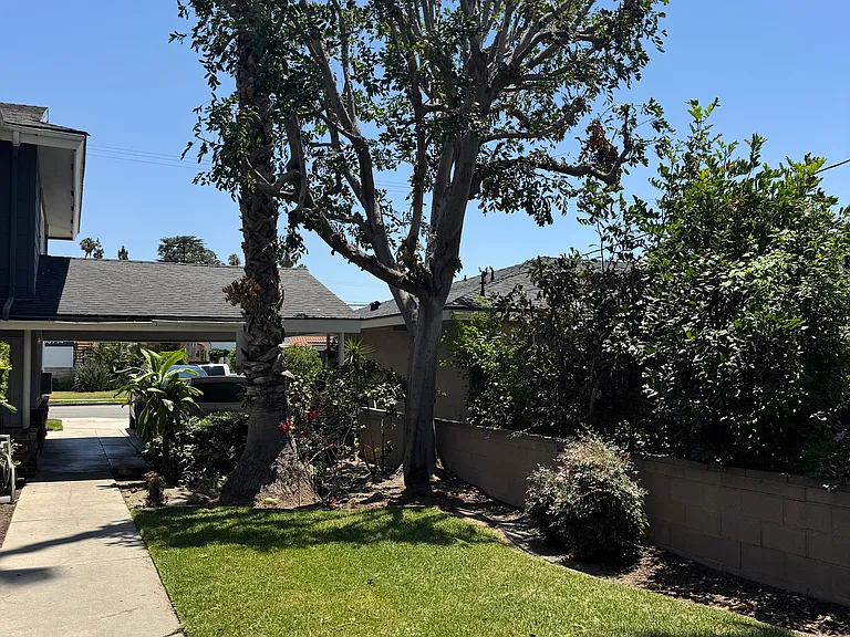 10715 La Reina Ave #A — Photo 17