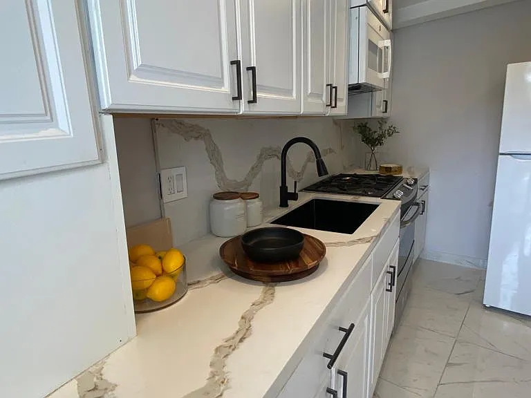 245 S Thurston Ave #5 — Photo 1