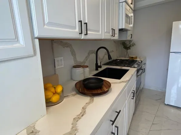 245 S Thurston Ave #5, Los Angeles, CA 90049