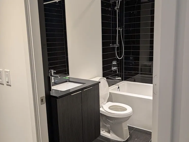 448 Burnhamthorpe Rd W #2312 — Photo 7