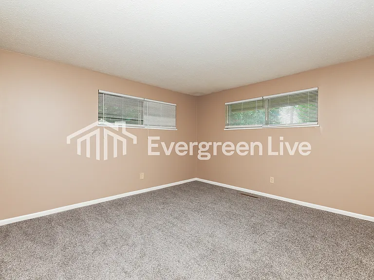 2211 Burnside Dr — Photo 9