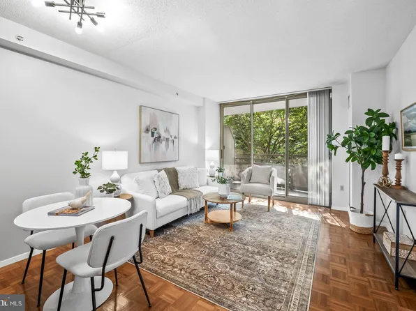 7111 Woodmont Ave APT 205, Bethesda, MD 20815