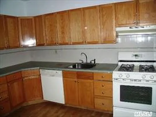 Sold by Madeleine Realty Ltd. | media 3