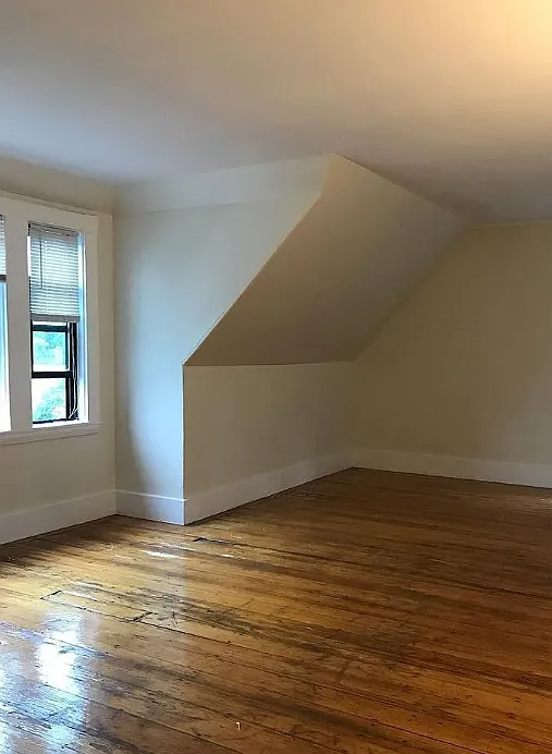 6 bed, 2.5 bath, 9999 sqft, $7,900 — Photo 2