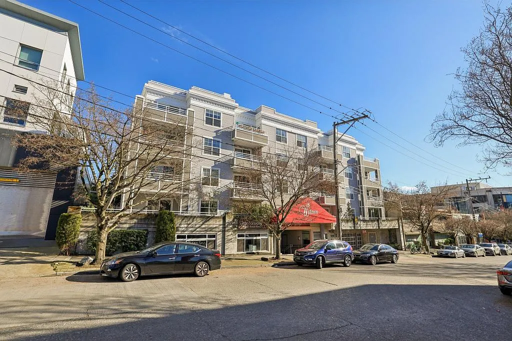 Uptown Condos - 1 bedroom — Photo 1