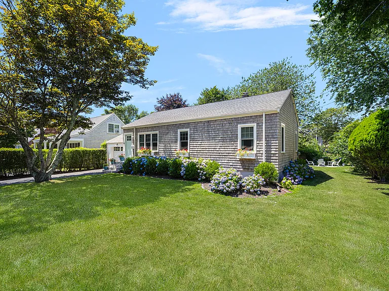 133 Carroll Ave — Photo 3