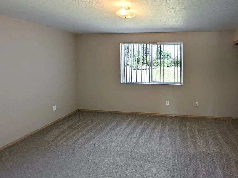 960 Olney St #960 — Photo 10