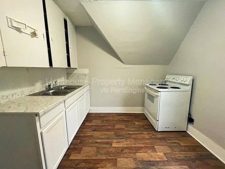 618 Superior St #2 — Photo 10