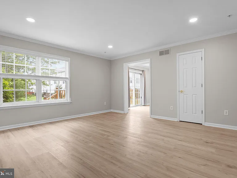 115 Goldfinch Ct #237 — Photo 3