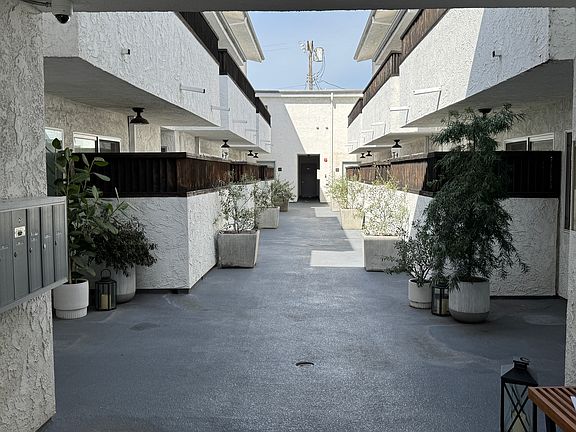2nd image of 3131 S Canfield Ave APT 105