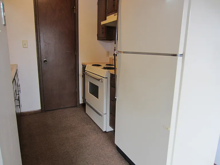 (617-629 East Grand)The Next Best Thing To Campus Housing!! — Photo 16