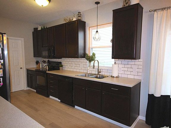 5th image of 1070 Finny Ave