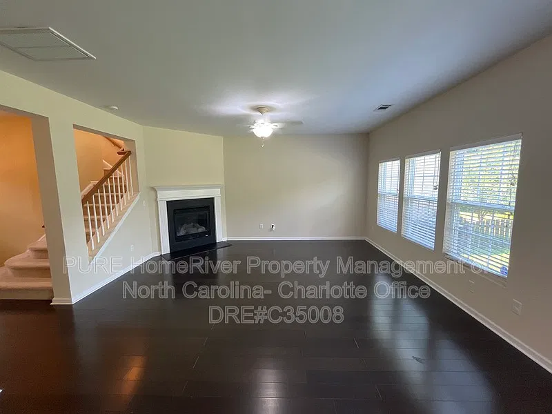 3 bed, 2.5 bath, 2000 sqft, $2,125 — Photo 4