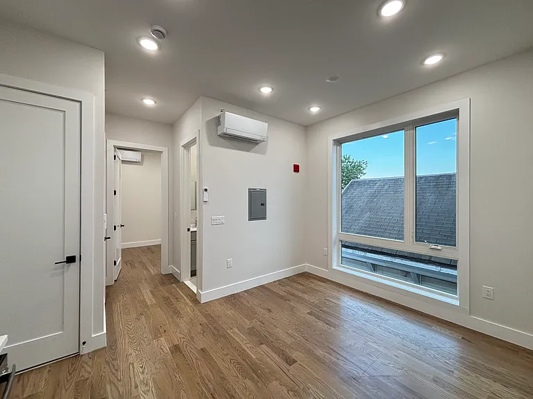 301 Lembeck Ave #304 — Photo 8