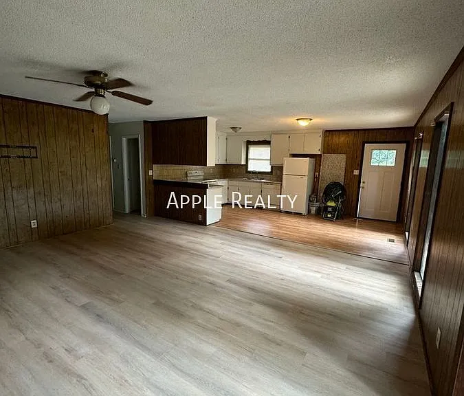 925 Fleming Dr — Photo 7
