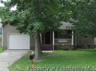 4323 Falls Dr, Hope Mills, NC 28348