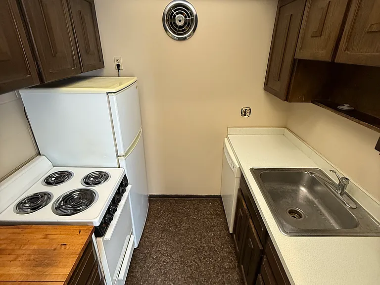 1409 F St #77 — Photo 3