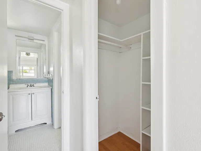 Esquire Apartments — Photo 20
