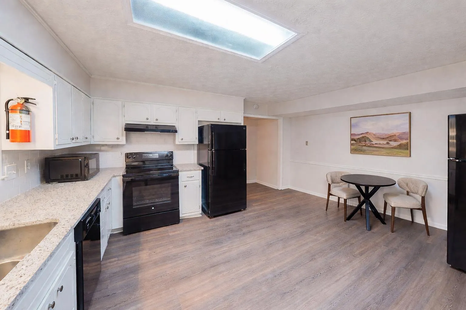 4 bed, 3.0 bath, $784 — Photo 4