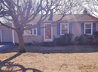 143 Parkview Dr, Pawtucket, RI 02861