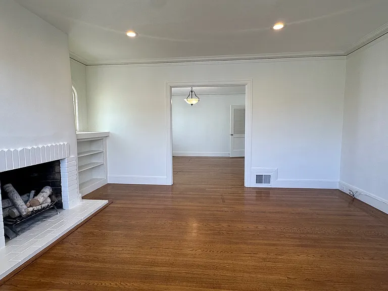 11 Southwood Dr — Photo 4