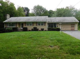 16 Whalley Rd, Trumbull, CT 06611