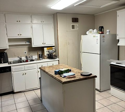 3rd image of 1223 Regal Ave