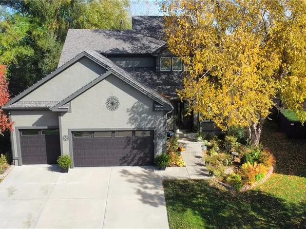 17533 S Roundtree Dr, Olathe, KS 66062