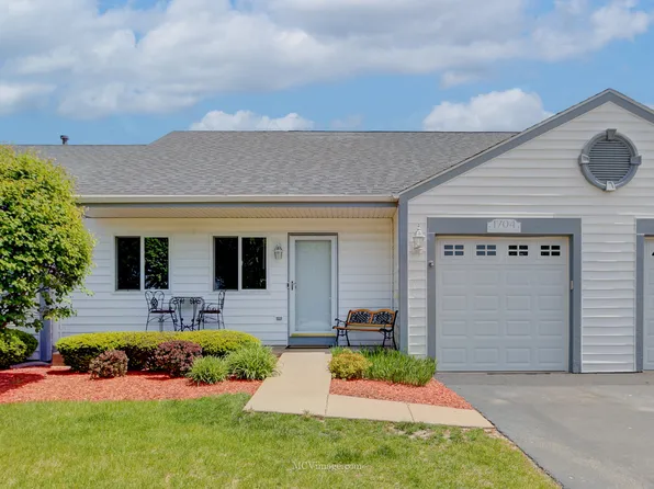 1704 Waters Edge Dr, Minooka, IL 60447