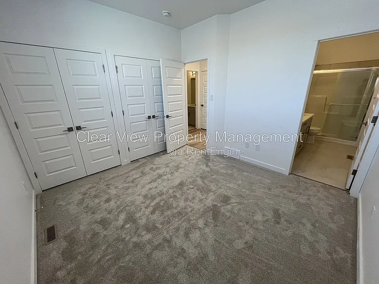 319 Aquitania Blvd W #UPPER LEVEL — Photo 15