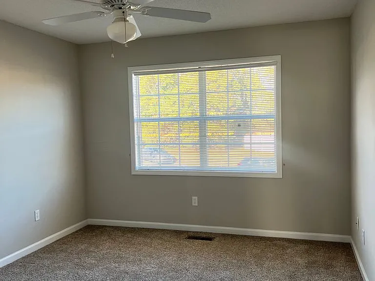195 N Springview Dr — Photo 11
