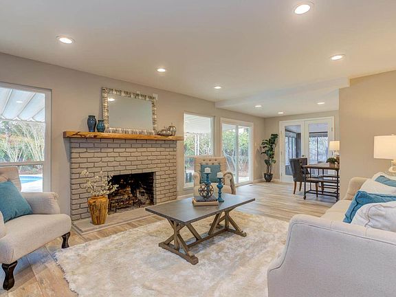 4th image of 830 Encino Dr
