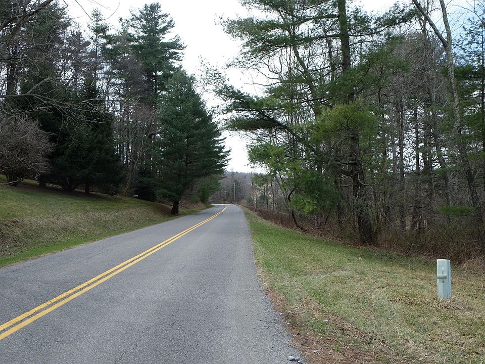 2nd image of 2347 Stonewall Rd NE