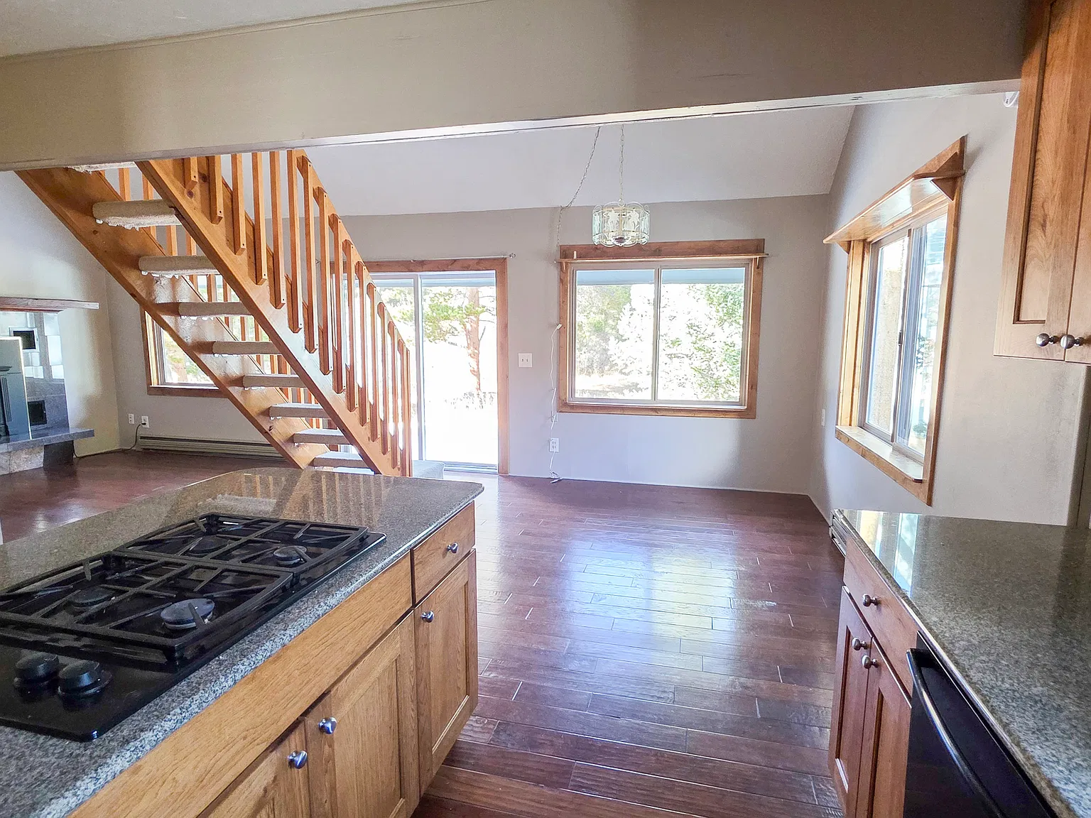 3 bed, 1.5 bath, 1586 sqft, $3,950 — Photo 3