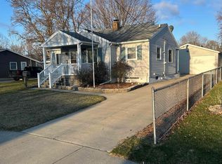 706 Maple St, Essexville, MI