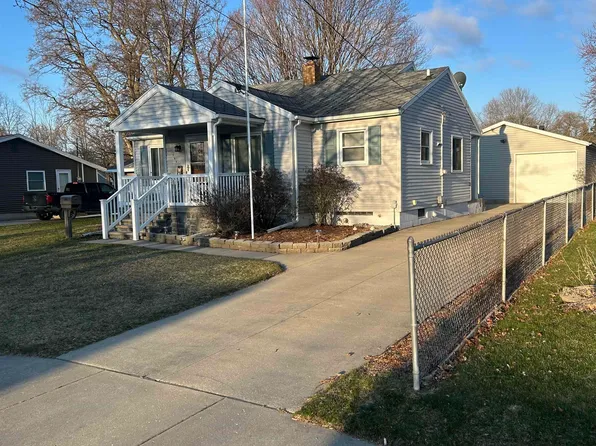 706 Maple St, Essexville, MI 48732
