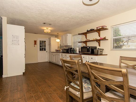 Custom Farmhouse Kitchen