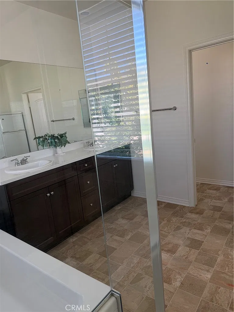4 bed, 2142 sqft, $4,000 — Photo 4