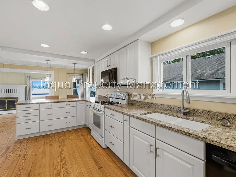 1209 Lakeview Dr — Photo 8