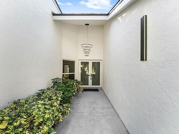 4th image of 1380 SW 1st Street