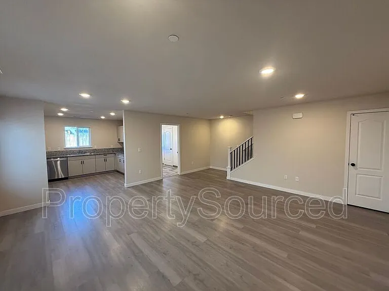 936 W Alameda St #A — Photo 2